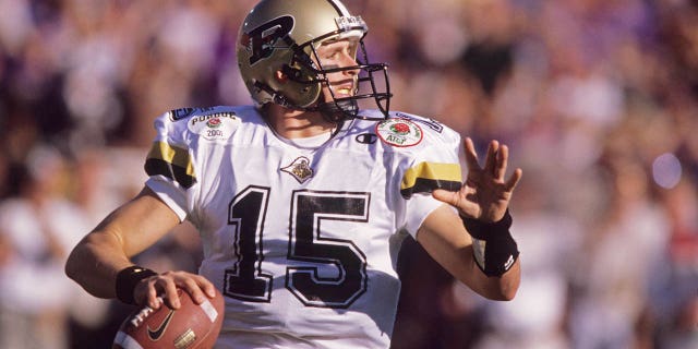 El mariscal de campo de los Purdue Boilermakers, Drew Brees, en el Rose Bowl de 2001 en Pasadena, California.