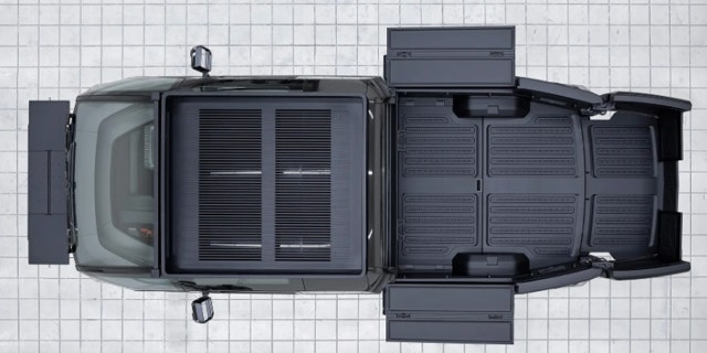 The production version of the Canoo pickup has drop-down tables built into the body and an expandable bed.