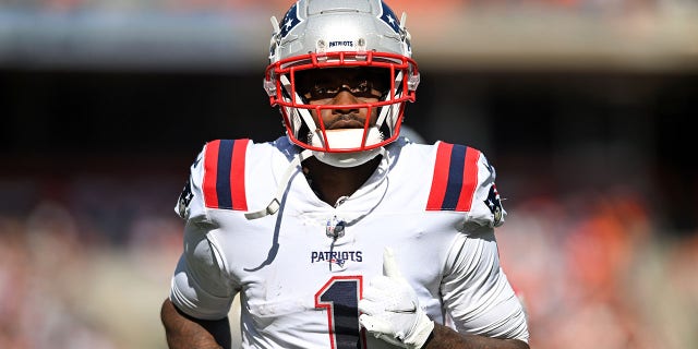 DeVante Parker of the New England Patriots runs off the field at halftime against the Cleveland Browns at FirstEnergy Stadium Oct. 16, 2022, in Cleveland. 