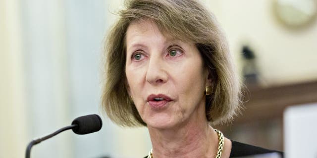 Diana Furchtgott-Roth speaks to Senate
