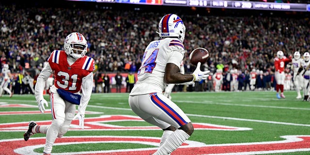 Buffalo Bills wide receiver Stefon Diggs #14 catches a touchdown pass in the first half off New England Patriots cornerback Jonathan Jones #31 at Gillette Stadium on December 1, 2022 in Foxborough, Massachusetts.