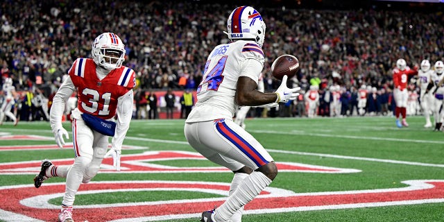 Buffalo Bills wide receiver Stefon Diggs #14 catches a touchdown pass in the first half off New England Patriots cornerback Jonathan Jones #31 at Gillette Stadium on December 1, 2022 in Foxborough, Massachusetts.