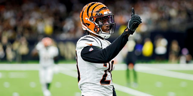 Eli Apple #20 de los Cincinnati Bengals reacciona después de romper un pase durante el último cuarto contra los New Orleans Saints en el Caesars Superdome el 16 de octubre de 2022 en Nueva Orleans, Louisiana. 