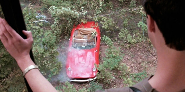 Replika 250 GT SWB California Spider ditampilkan di "Hari libur Ferris Bueller."