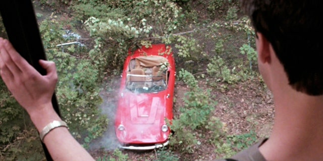 Replika 250 GT SWB California Spider ditampilkan di "Hari libur Ferris Bueller."