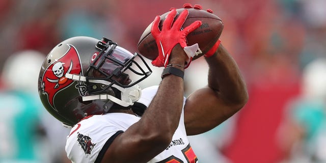 Tampa Bay Buccaneers running back Giovani Bernard warms up before the preseason game against the Miami Dolphins on Aug. 13, 2022, at Raymond James Stadium in Tampa, Florida.