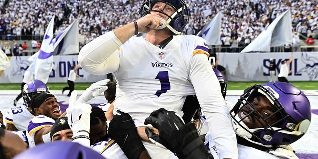 Vikings' Greg Joseph Drills Walk-off 61-yard Field Goal To Beat Giants ...