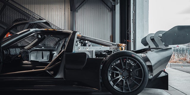 The Ford GT chassis only had a roof.