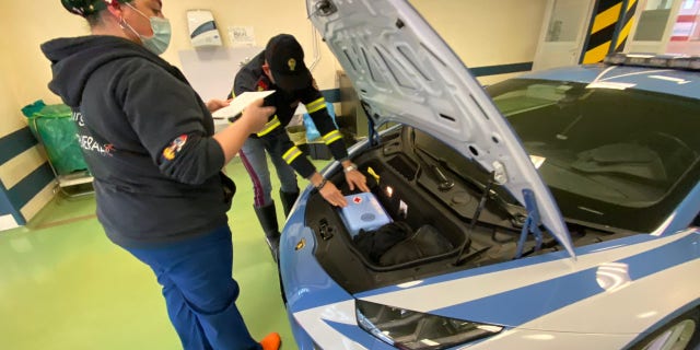 Italian police use souped-up Lamborghini to ship kidneys to transplant recipients 2 The Lamborghini Huracán is shown being loaded with kidneys to be taken to the hospital.