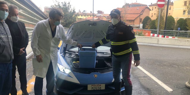 Shown is the Lamborghini Huracán loaded with kidneys to be taken to the hospital.