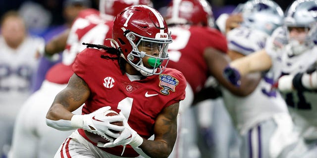 Alabama running back Jahmyr Gibbs (1) carries the ball against Kansas State during the first half of the Sugar Bowl NCAA college football game Saturday, Dec. 31, 2022, in New Orleans. 