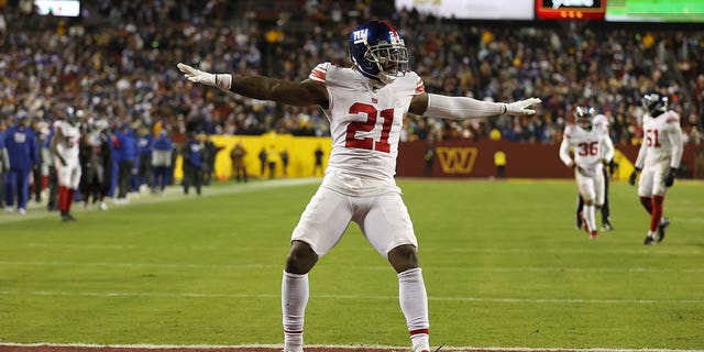 Landon Collins #21 of the New York Giants celebrates stopping the Washington Commanders on third down during the fourth quarter at FedExField on December 18, 2022 in Landover, Maryland. 