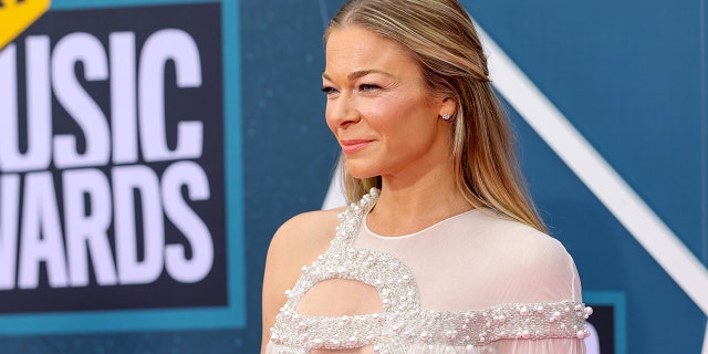 Country star LeAnn Rimes says she's switched up her tour dates.