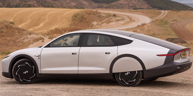 The Lightyear 0 features a streamlined design to reduce aerodynamic drag.