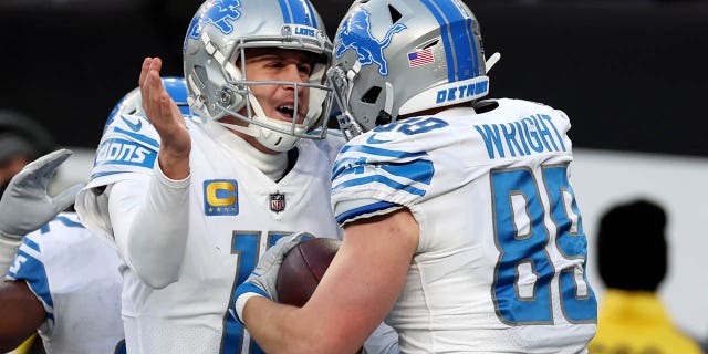 Brock Wright and Jared Goff of the Detroit Lions celebrate a fourth quarter touchdown against the New York Jets at MetLife Stadium on December 18, 2022, in East Rutherford, New Jersey.