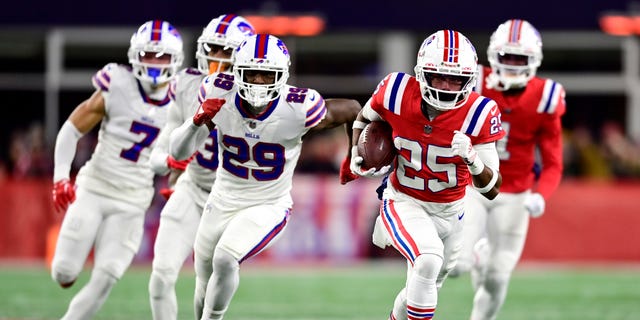 New England Patriots' Marcus Jones (25) runs for a touchdown in the first quarter against the Buffalo Bills at Gillette Stadium on December 1, 2022 in Foxborough, Massachusetts. 