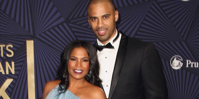 Nia Long e Ime Udoka asisten a los premios de honor del American Black Film Festival 2017 de BET en The Beverly Hilton Hotel el 17 de febrero de 2017 en Beverly Hills, California.