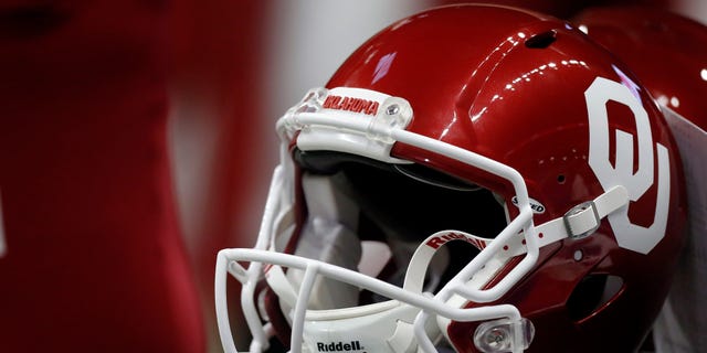 Oklahoma Sooners helmet sits o the bench during the game against the Oregon Ducks during the Valero Alamo Bowl football game at the Alamodome on December 29, 2021, in San Antonio, TX.