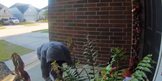 Porch pirates who stole packages from a family in Texas last week returned to the same home, but this time their mission was to return the boxes they previously snagged.