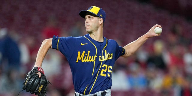 Taylor Rogers, #25 of the Milwaukee Brewers, pitches in the eighth inning against the Cincinnati Reds at Great American Ball Park on September 24, 2022 in Cincinnati, Ohio.
