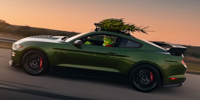 Ford Mustang hits record 192 mph with Christmas tree on roof Ford Mustang hits record 192 mph with Christmas tree on roof