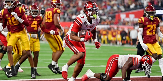 Ja'Quinden Jackson #3 of the Utah Utes runs the ball for a touchdown during the second quarter of the Pac-12 Championship football game against the USC Trojans at Allegiant Stadium on Dec. 02, 2022 in Las Vegas, Nev. 