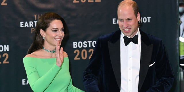 Kate Middleton et le prince William marchaient bras dessus bras dessous lorsqu'ils sont arrivés pour les prix Earthshot Prize la semaine dernière. 