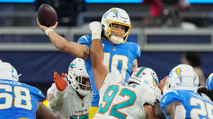 NFL fans upset as Dolphins flagged for roughing the passer on