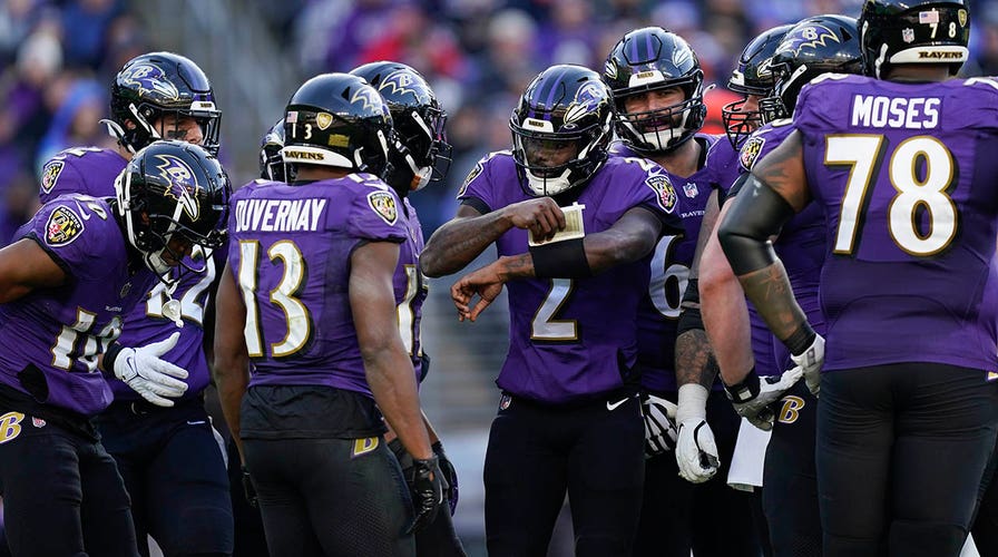 Ravens' Tyler Huntley subs in for injured Lamar Jackson, guides team to win