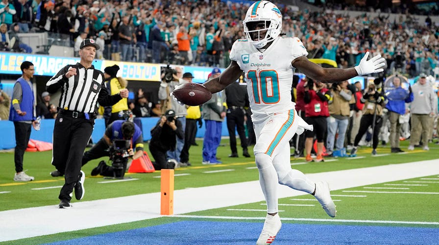 Dolphins' Tyreek Hill Scores Touchdown On Chaotic Fumble Recovery Vs ...