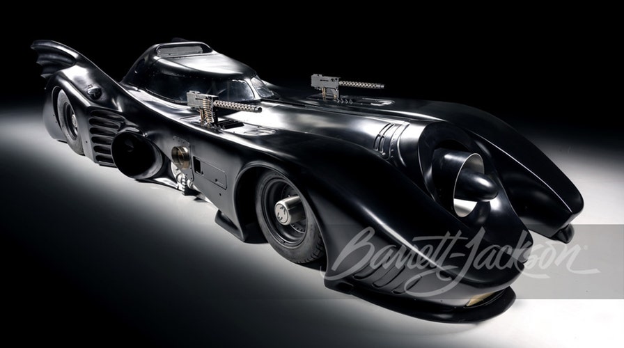 Batman tim 2024 burton batmobile