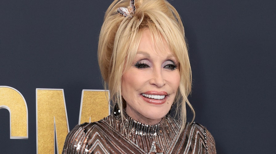 Dolly Parton dedicates ACM awards to 'brothers and sisters' in Ukraine as Russian invasion continues
