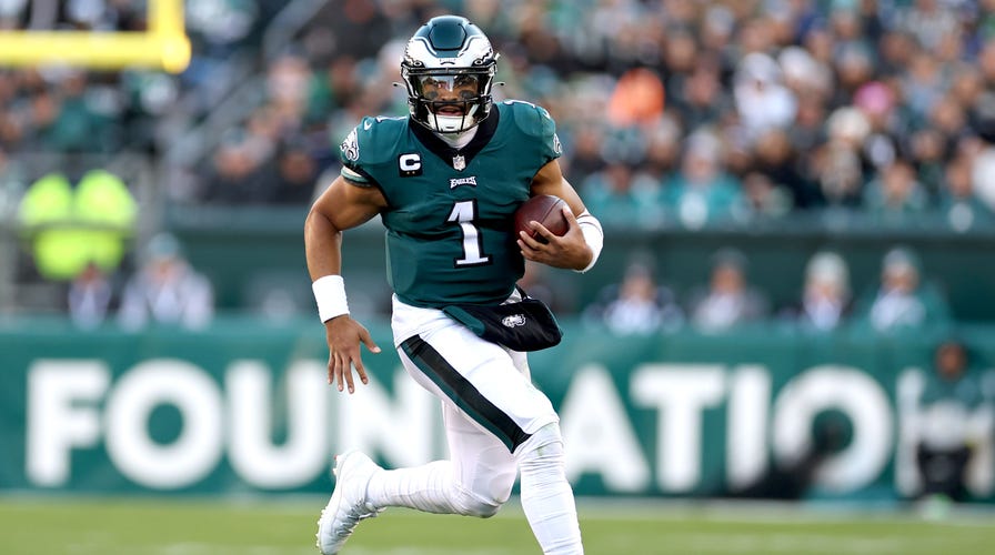 Jalen Hurts sets another Eagles record in blowout win over Titans