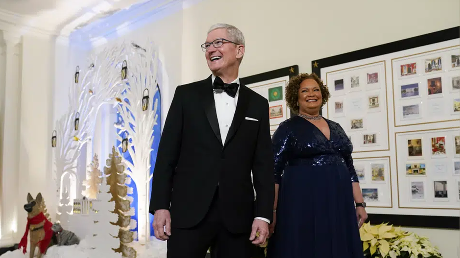 Apple CEO Tim Cook and Lisa Jackson