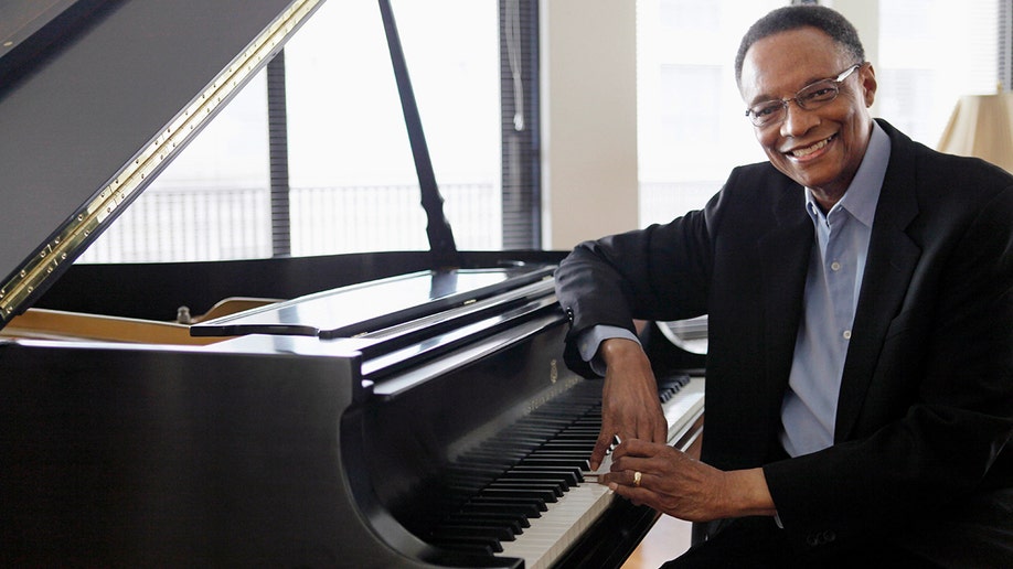 Ramsey Lewis by his piano