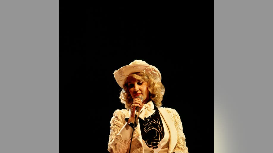 Tammy Wynette performing