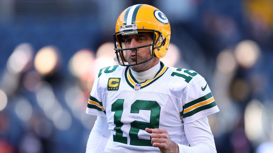 Aaron Rodgers in a Jets jersey just doesn't look right #nfl #nflfootba