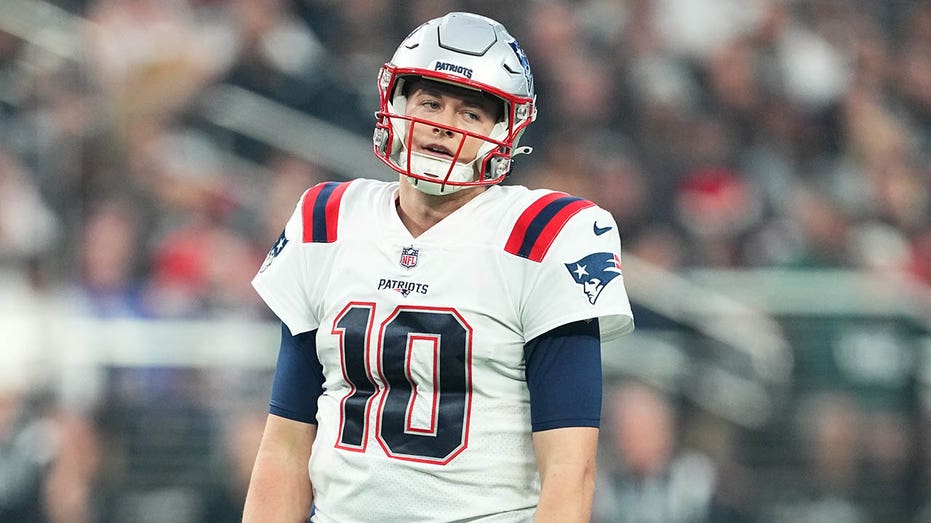 Report: Bill Belichick shopping QB Mac Jones