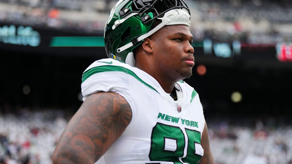 Quinnen Williams removes Jets from social media, talks 'Headband