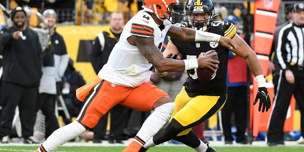 Pittsburgh Steelers linebacker Alex Highsmith (56) walks off the