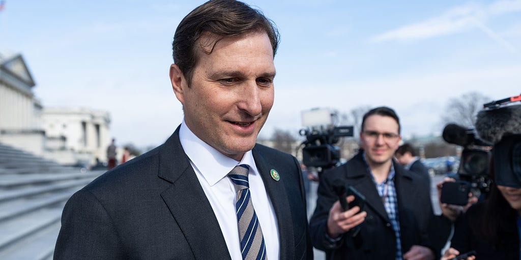Democratic Rep. Dan Goldman says Trump, Biden classified document scandals are 'apples and oranges' - Vimarsana News