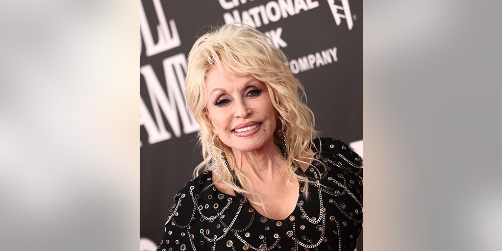 Dolly Parton credits faith for being a 'guiding light': 'Through God, all things are possible' - Vimarsana News