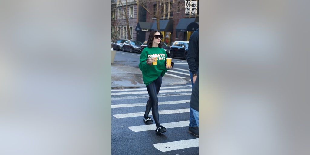 Hilaria Baldwin ripped for 'beyond offensive' accent while talking to paparazzi - Vimarsana News