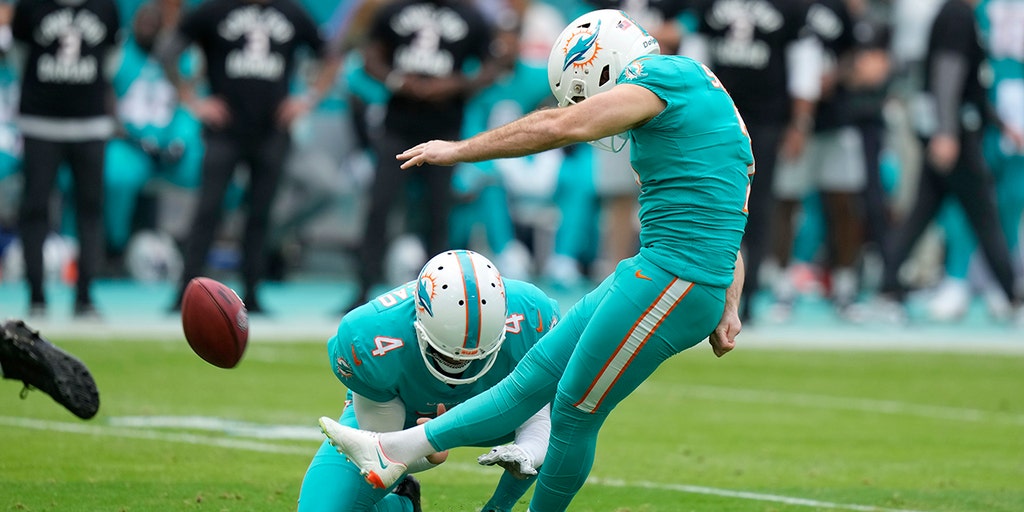 Dolphins' Jason Sanders kicks go-ahead field goal to lift Miami into the  playoffs