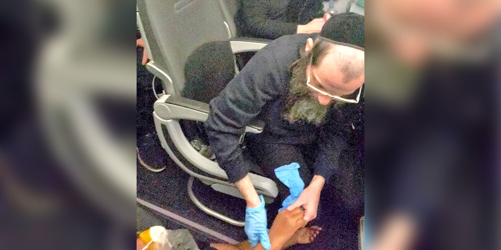 Man helps save woman aboard JetBlue flight after she suffers mid-air medical emergency
