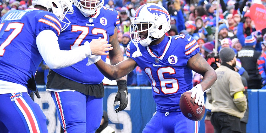 Bills' John Brown gives touchdown ball to trainer who administered CPR to  Damar Hamlin