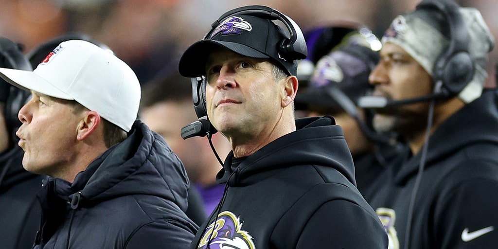 Ravens' John Harbaugh has cringey sideline interview after first quarter