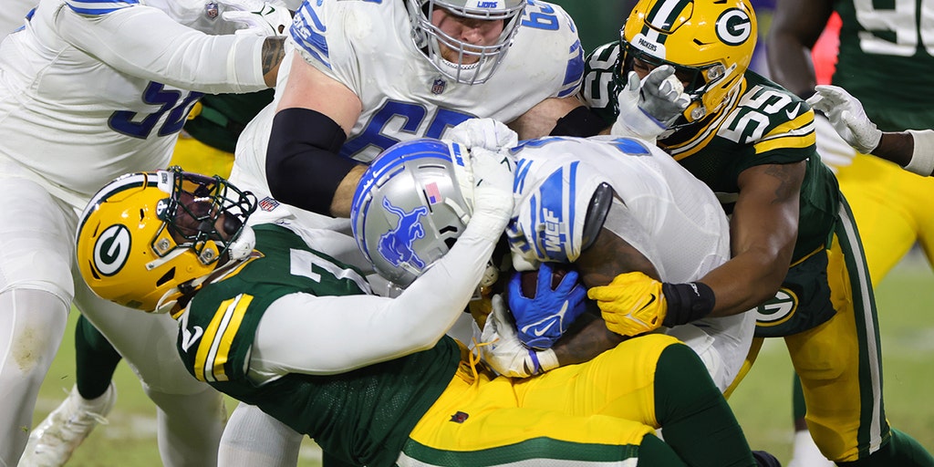 Packers star ejected from game after pushing Lions athletic trainer trying  to get to injured player