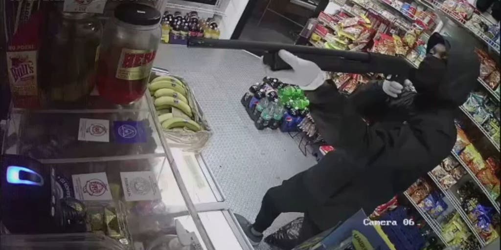 Philadelphia suspects try to rob market with shotgun