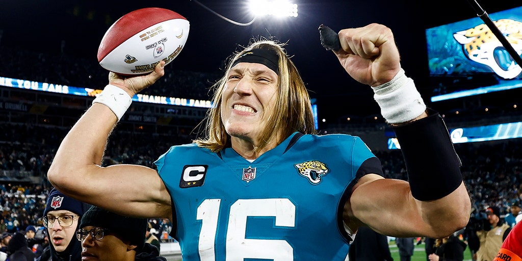 Jaguars' Trevor Lawrence celebrates win at Waffle House, fires off